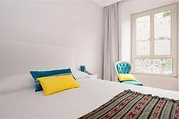 Rhome Hosting Guest house